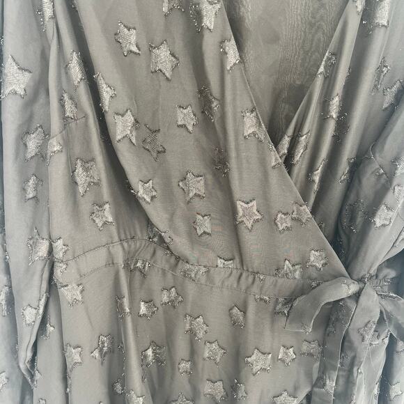 Torrid Star Surplice Ruffle Hem Wrap Top Black 3X 22-24 - Picture 6 of 8